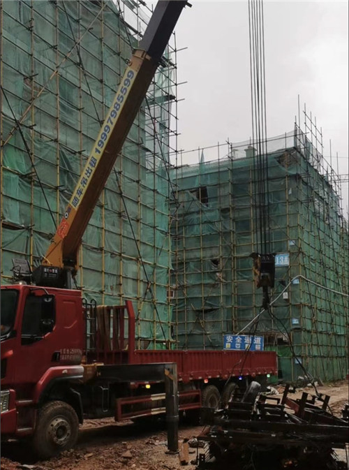 印台区“慢工细活”—— 吊车的 “微动控制” 技术